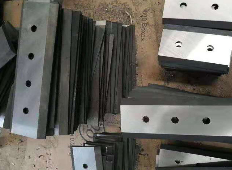 粉(fen)碎機刀片(piàn)