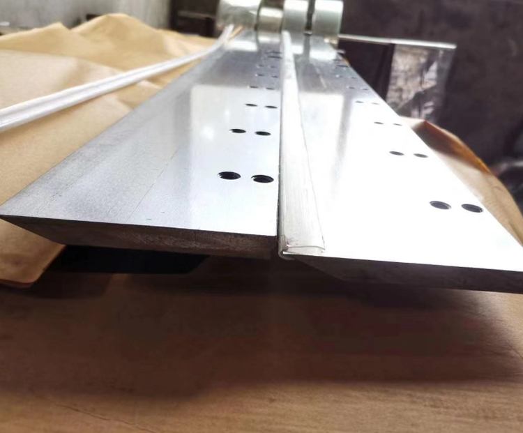 刀口鑲(xiang)鋼刀